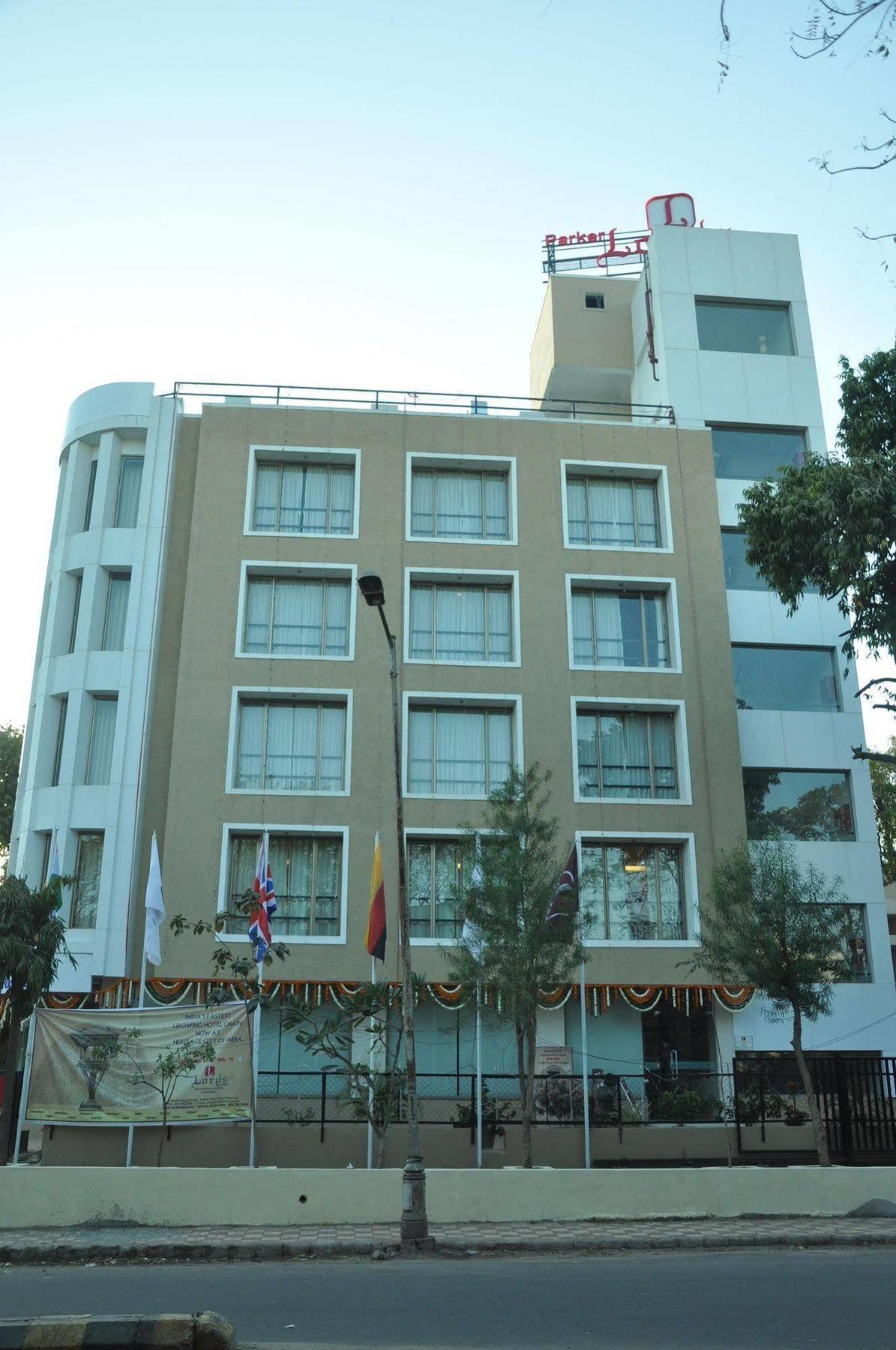 Treebo Trend Hotel Parker Ahmadabad Zewnętrze zdjęcie